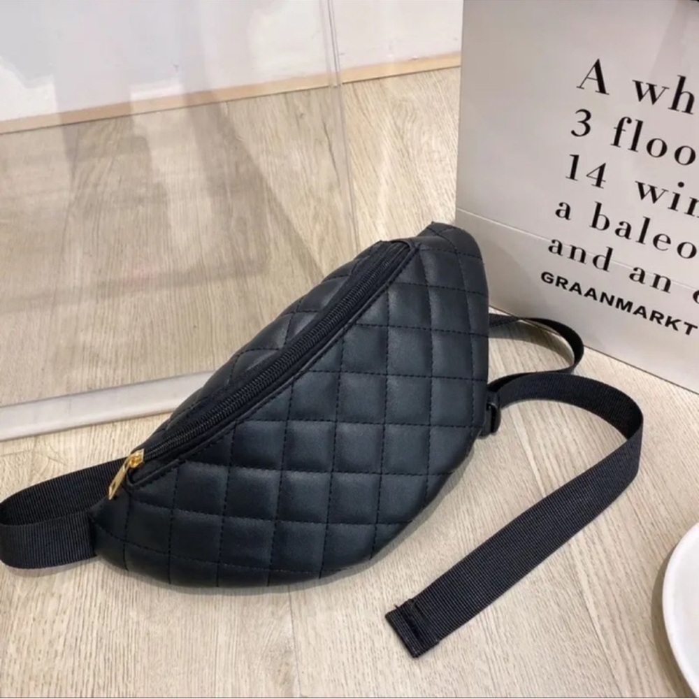 Black Quilted Pattern Sling Bag - Picture 4 of 4